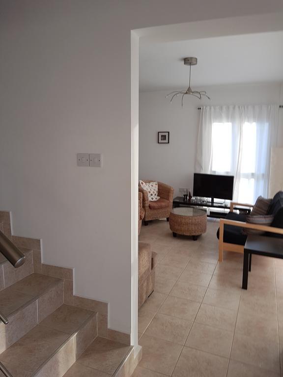 Aphrodite Beachfront Penthouse Apartment Ghaziveran Exterior foto
